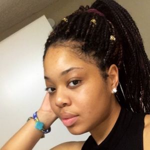 Meet your Posher, Kayla